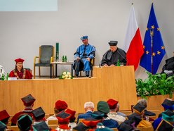Łódź. Profesor Jerzy Hausner z tytułem doktora honoris causa Uniwersytetu Łódzkiego