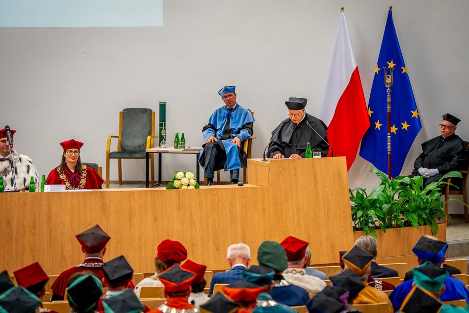 Łódź. Profesor Jerzy Hausner z tytułem doktora honoris causa Uniwersytetu Łódzkiego