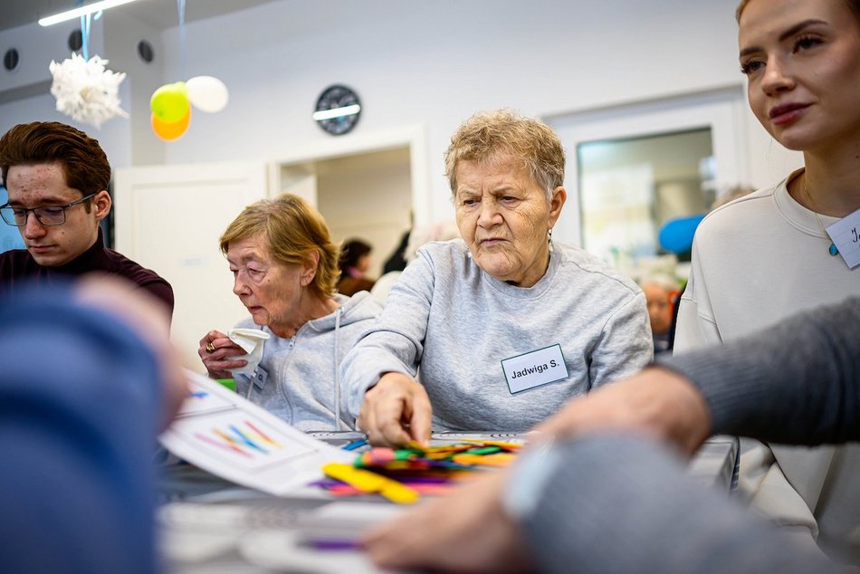 Łódź. Sudoku na Światowy Dzień Logiki. Podopieczni MOPS Łódź zasiedli do wspólnej rozgrywki