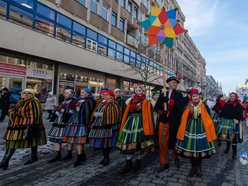 Łódź. Orszak Trzech Króli przeszedł ulicami Łodzi. Radosny pochód przyciągnął tłumy