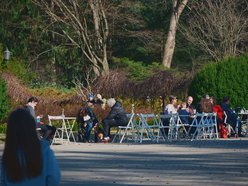 Słoneczna sobota w Parku Źródliska. Łodzianie odpoczywają od zgiełku miasta