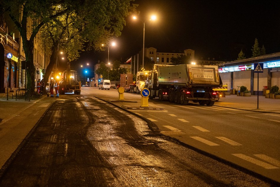 Remont Żeromskiego w nocy