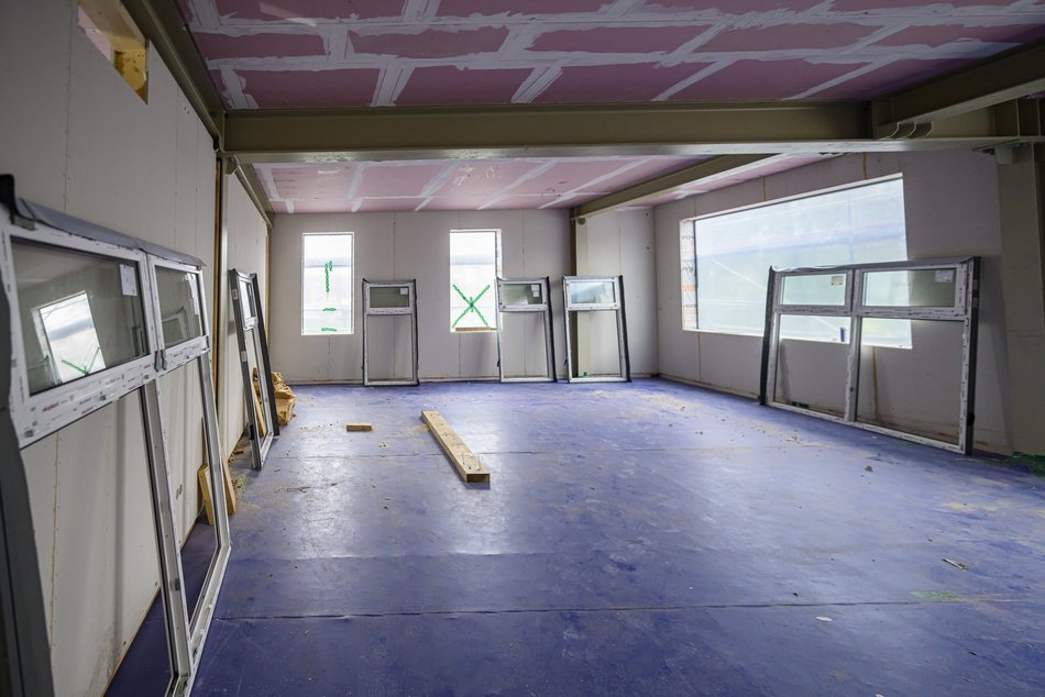 Łódź. Szkoła Podstawowa nr 169 na Złotnie w Łodzi w trakcie przebudowy. Imponujące tempo prac