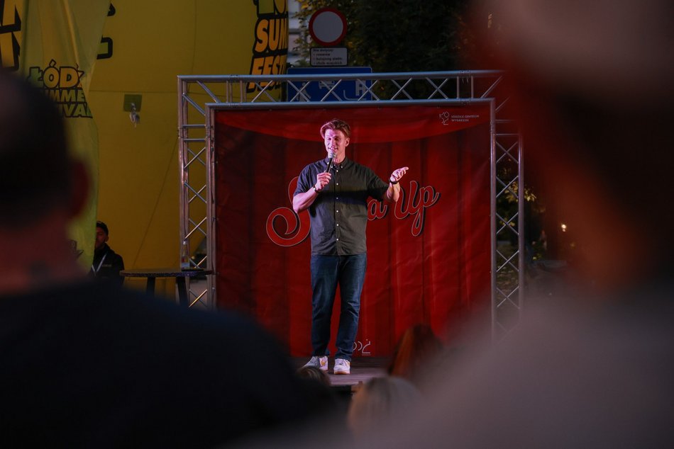 Łódź. Stand-up Piotrkowska w Łodzi. Za nami kolejny wieczór z dobrym humorem [ZDJĘCIA]