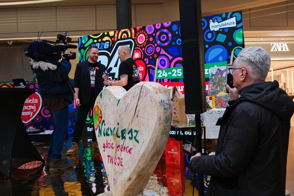 Łódź. WOŚP 2026 w Łodzi wystartował w Manufakturze! Zobacz te wspaniałe motocykle i bolidy