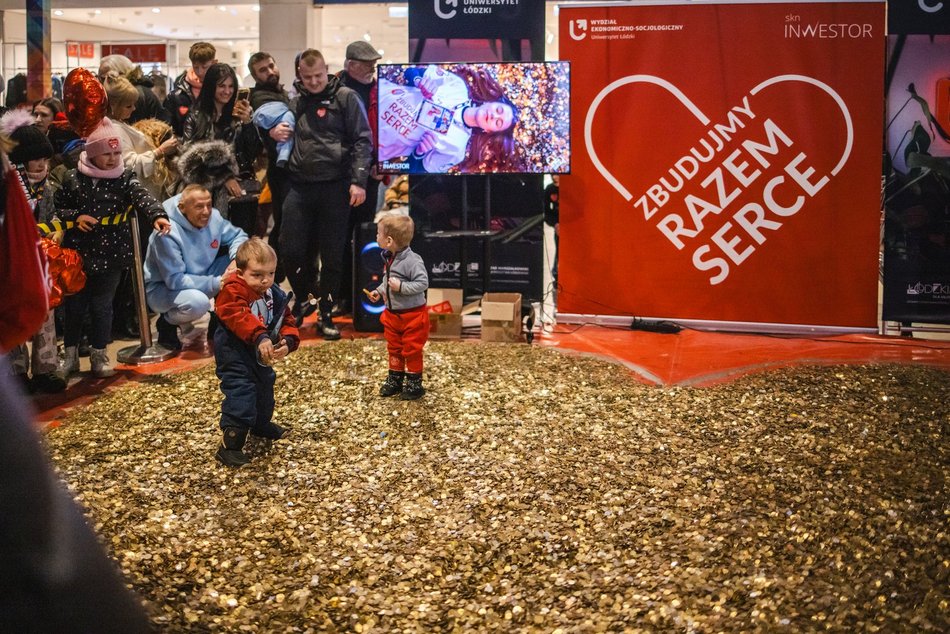Łódź. Światełko do Nieba zakończyło WOŚP 2026 w Łodzi. Tłumy Łodzian w Manufakturze