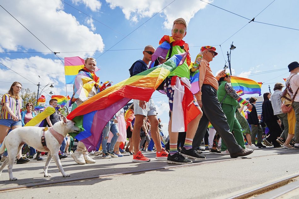 Uczestnicy Marszu Równości na ulicach Łodzi