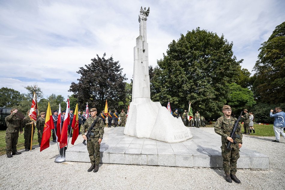 Piknik militarny w parku Helenów