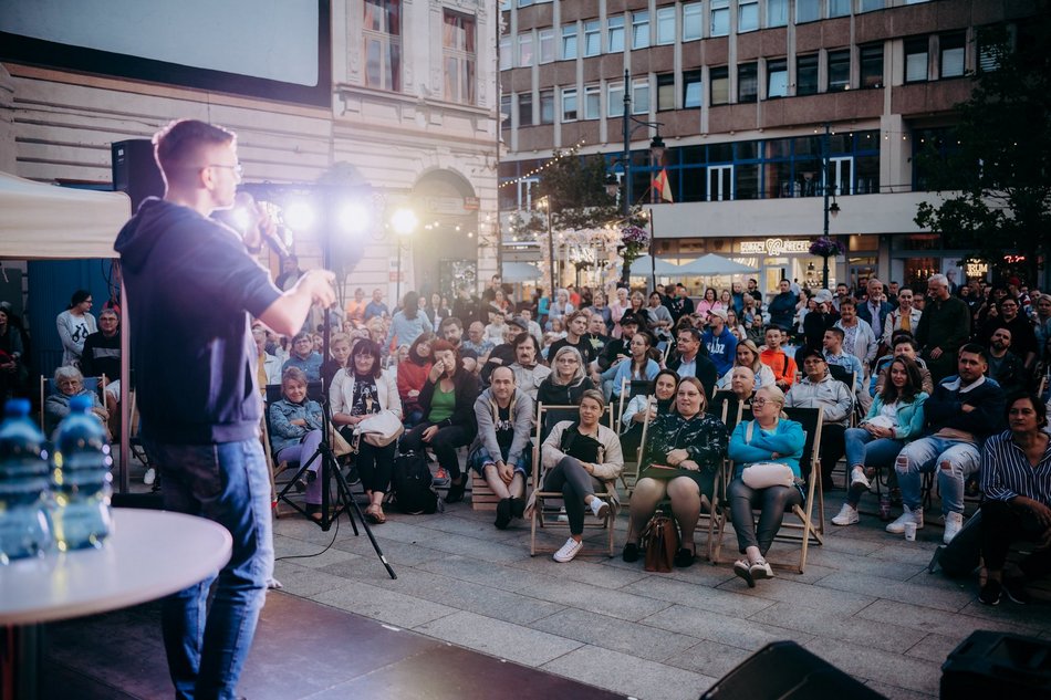 Stand-up w pasażu Schillera