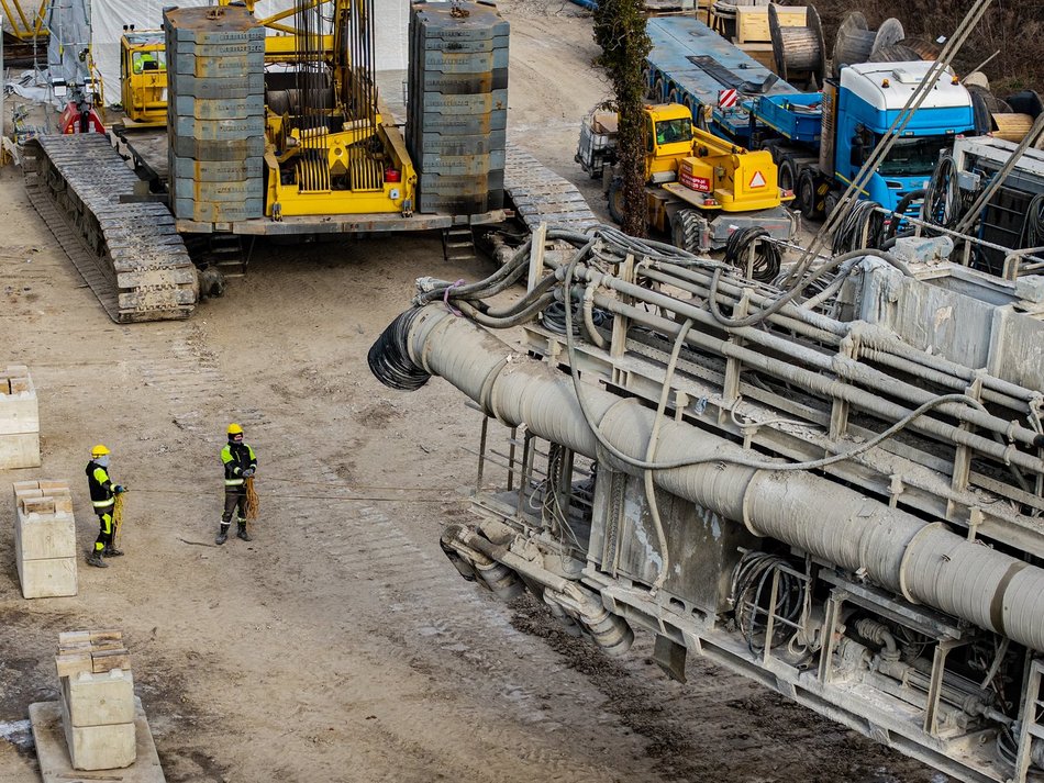 Łódź. Tarcza Faustyna wyjęta z tunelu pod Łodzią