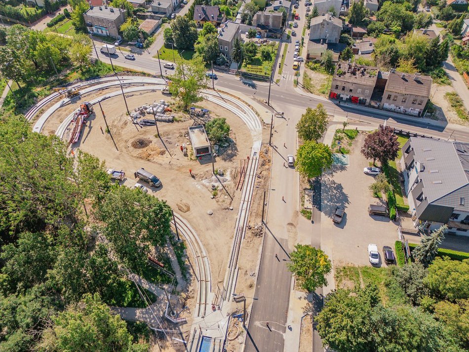 Łódź. Nowa krańcówka MPK Łódź przy Niższej w Łodzi. Widać już fundamenty i tory tramwajowe