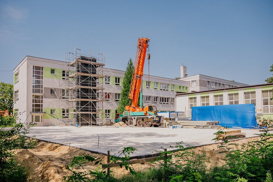 Łódź. Rozbudowa Szkoły Podstawowej nr 169 w Łodzi. Prace nie zwalniają tempa!