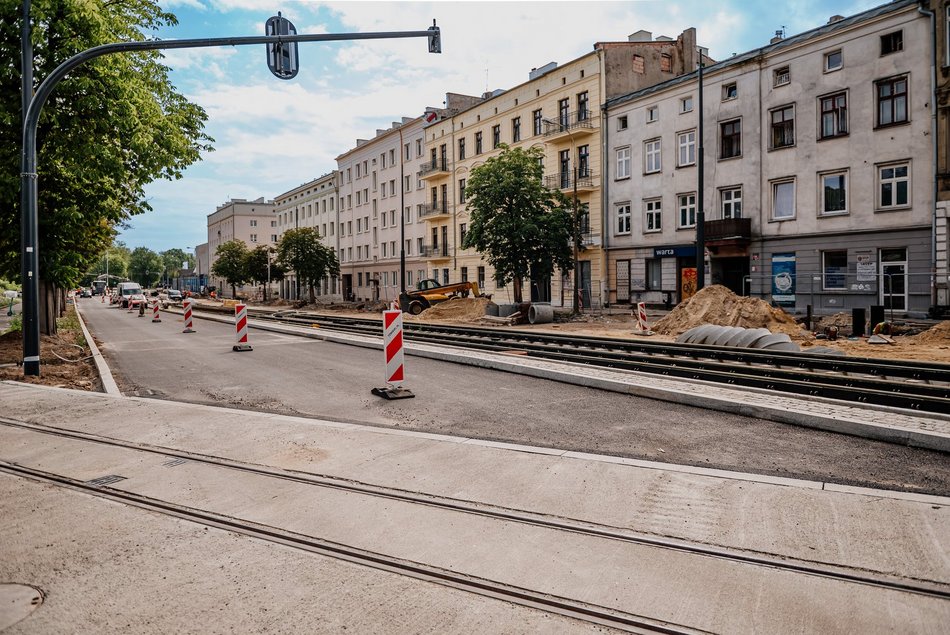 Bulwary Północne - plac budowy, nowa ulica i tory tramwajowe