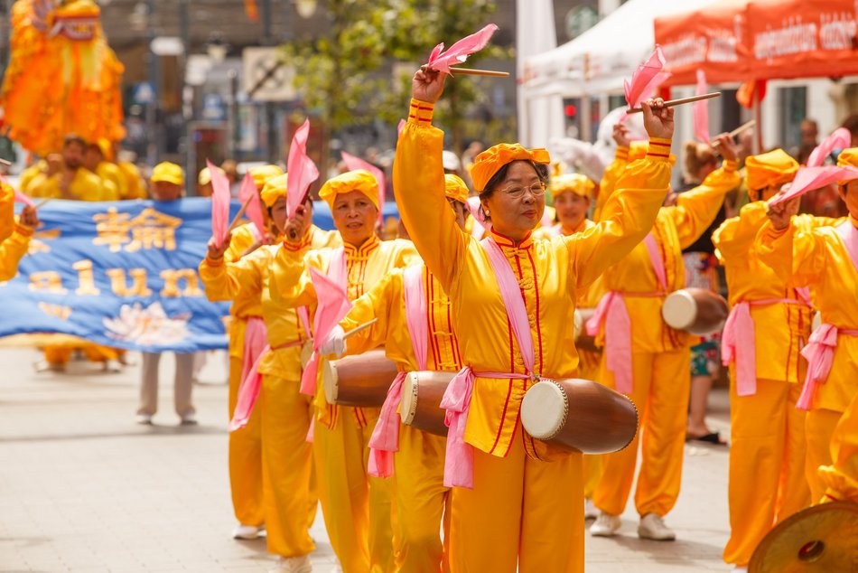 Chińska parada Falun Dafa na ul. Piotrkowskiej