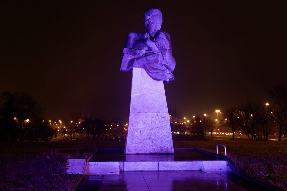 Fioletowa iluminacja rozświetliła ICZMP w Łodzi. Z okazji Światowego Dnia Wcześniaka