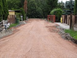 Łódź. Remont Bałtyckiej w Łodzi rozpoczęty. Betonowe płyty zastąpią drogę gruntową