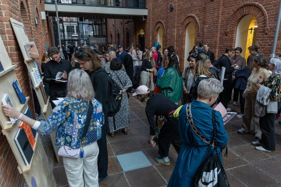 Łódź. Fotofestiwal 2025 w Łodzi rozpoczęty. Tłumy na inauguracji