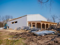 Łódź. Nowa hala sportowa przy Szkole Podstawowej nr 67 w Łodzi pnie się w górę. Kiedy otwarcie?