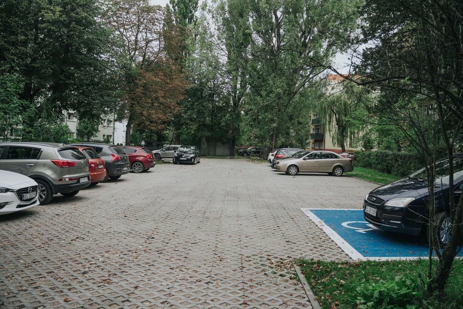 Łódź. Nowy parking na Kozinach w Łodzi. Tego potrzebowali mieszkańcy
