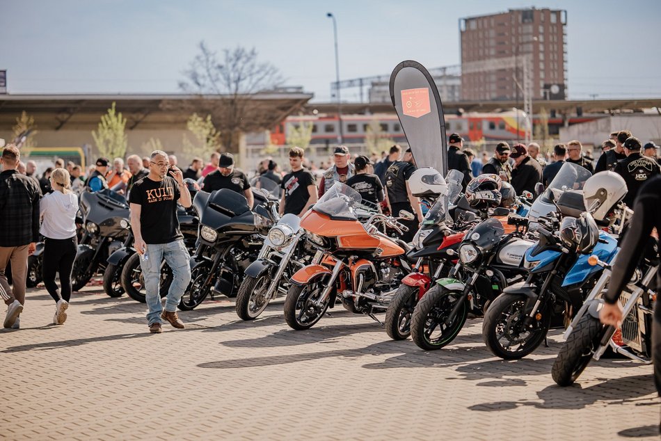 Łódź. Motocykliści opanowali Łódź! Otwarcie sezonu pod Atlas Areną i parada przez miasto