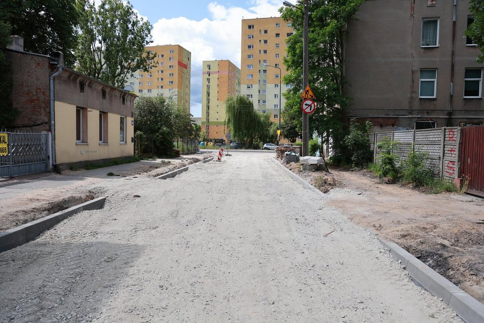 Łódź. Remont Piasecznej w Łodzi. Trwają prace przy podbudowie nowej drogi