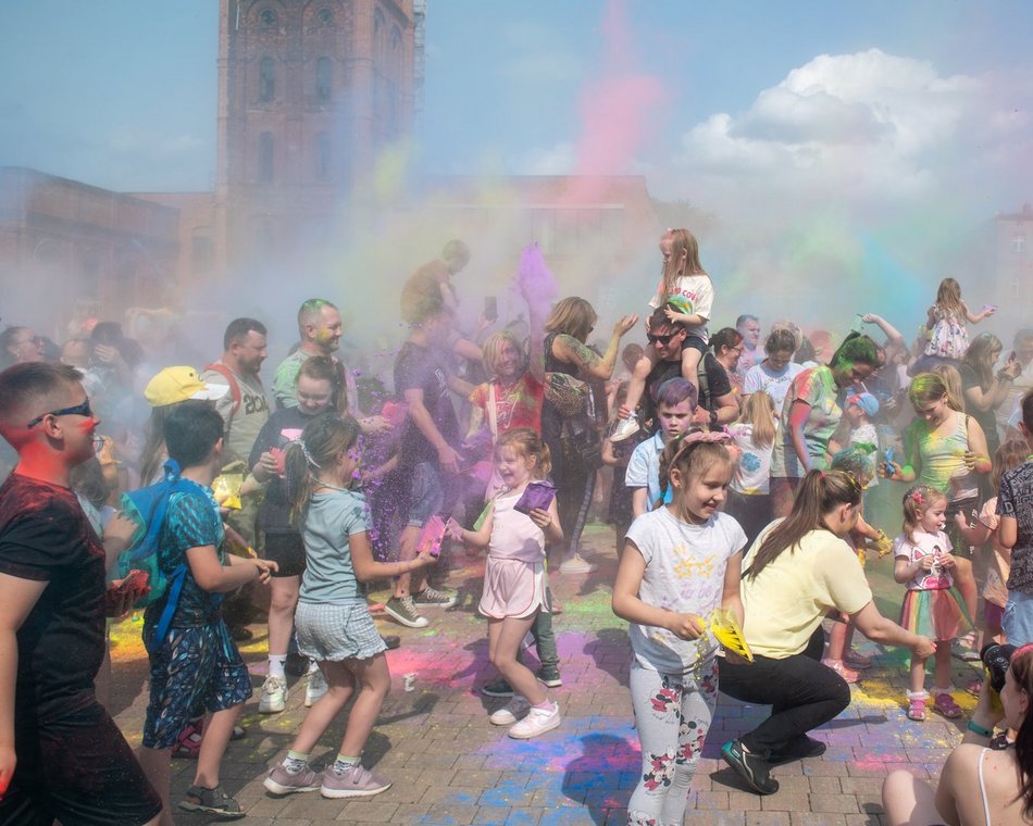 Łódź. Święto Kolorów w Ogrodach Geyera w Łodzi. Świetna zabawa i mnóstwo uśmiechu