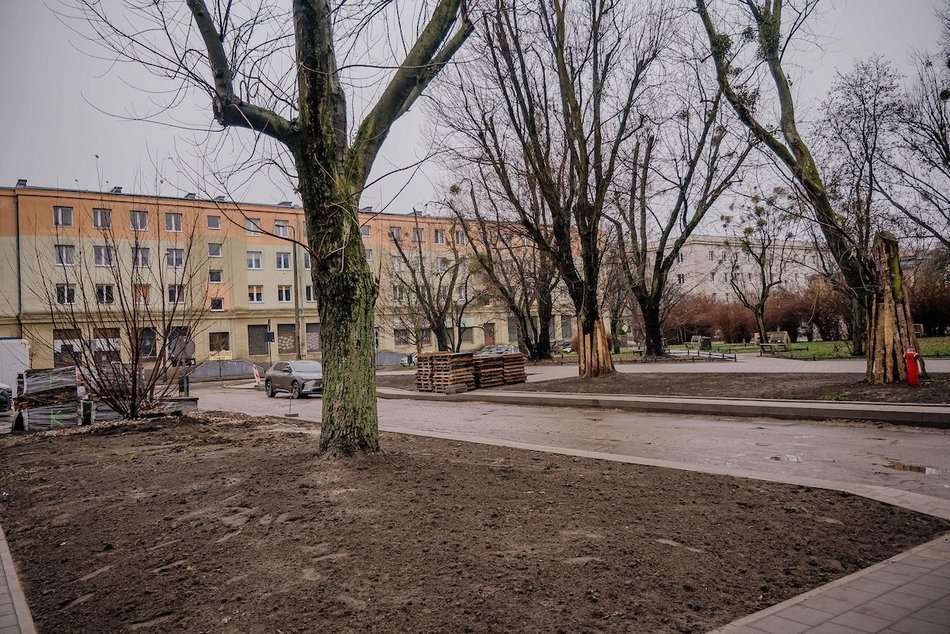 Łódź. Remont Złotniczej w Łodzi. Część chodnika już gotowa, lada dzień nowa jezdnia