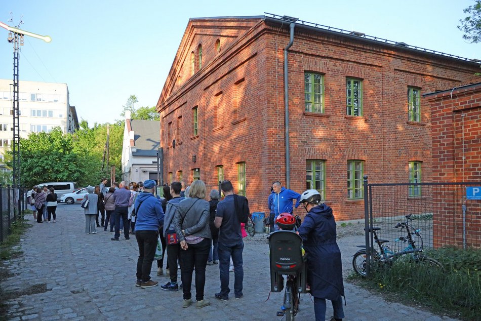 Zwiedzający podczas Nocy Muzeów 2023 w Łodzi