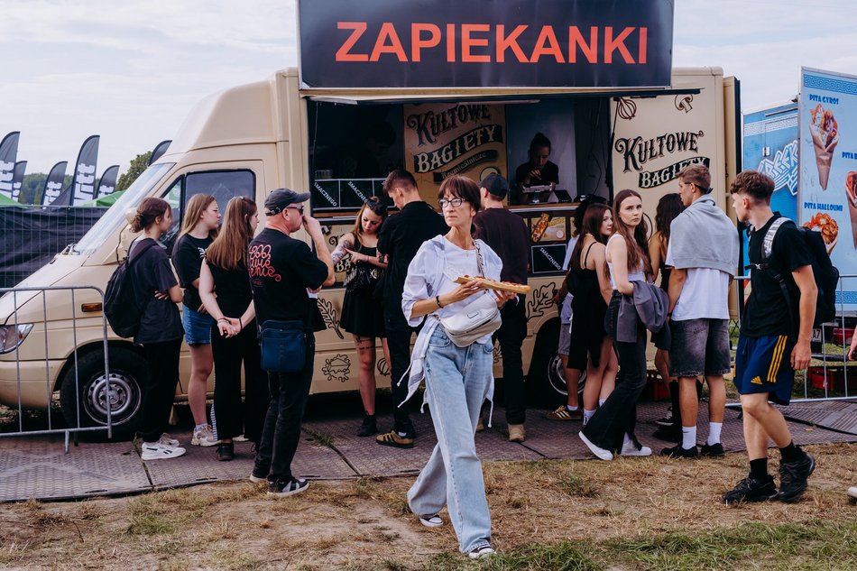 Strefa gastro na Łódź Summer Festival 2025. Sprawdź, co zjesz w food truckach!