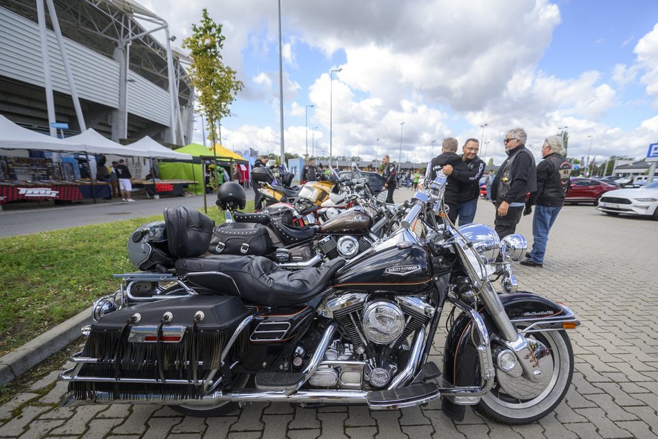 Ale auta pod Atlas Areną w Łodzi. Europejski zlot aut sportowych