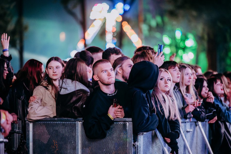 Łódź. Juwenalia 2025 w Łodzi. Pierwsze koncerty na Lumumbowie przyciągnęły tłumy
