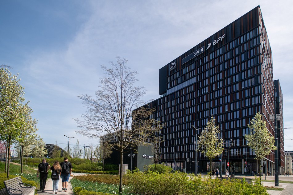 Łódź. Park Moniuszki w wiosennej odsłonie. Kolorowe kadry z centrum miasta