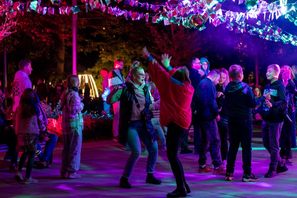 festiwal światła w parku w Łodzi