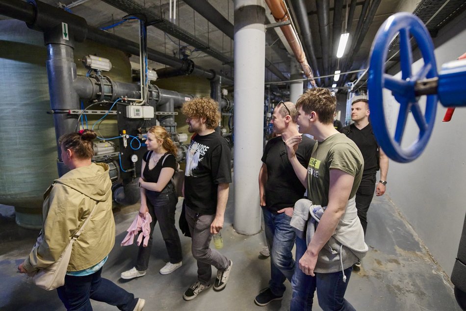 Łodzianie podczas Nocy Muzeów Łódź 2024 zobaczyli podbasenie i strefę filtracji Aquaparku Fala