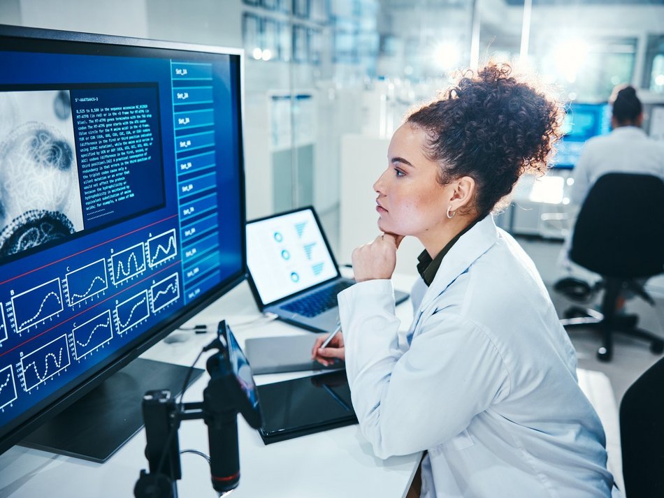 Łódź. Lekarka przed komputerem