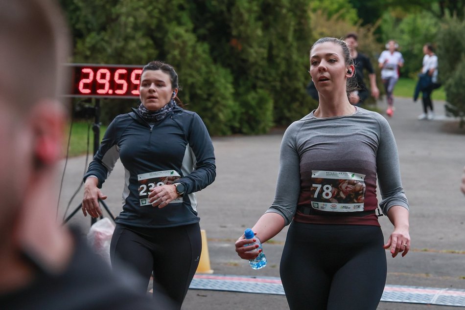 Łódź. Botaniczna Piątka. Setki łodzian pobiegły w Ogrodzie Botanicznym w Łodzi