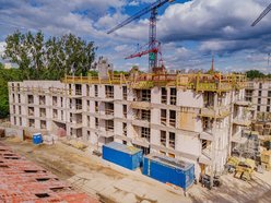 Zapomniany folwark Scheiblera w Łodzi pięknieje! Nowe mieszkania powstają z rozmachem