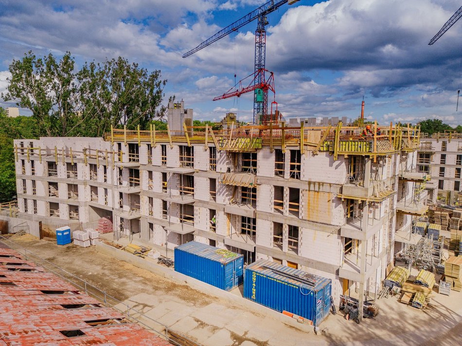 Zapomniany folwark Scheiblera w Łodzi pięknieje! Nowe mieszkania powstają z rozmachem