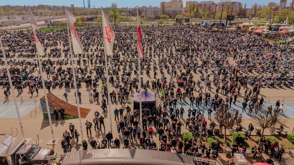 Łódź. Motocykliści opanowali Łódź! Otwarcie sezonu pod Atlas Areną i parada przez miasto