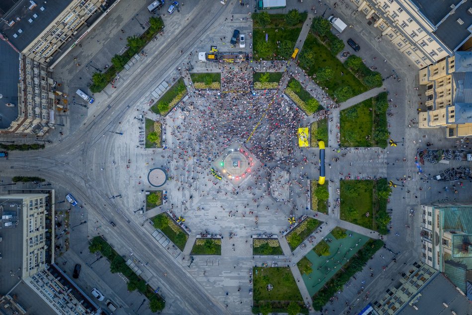 Łódź. Parada Wolności 2025 w Łodzi z lotu ptaka. Te zdjęcia zapierają dech!