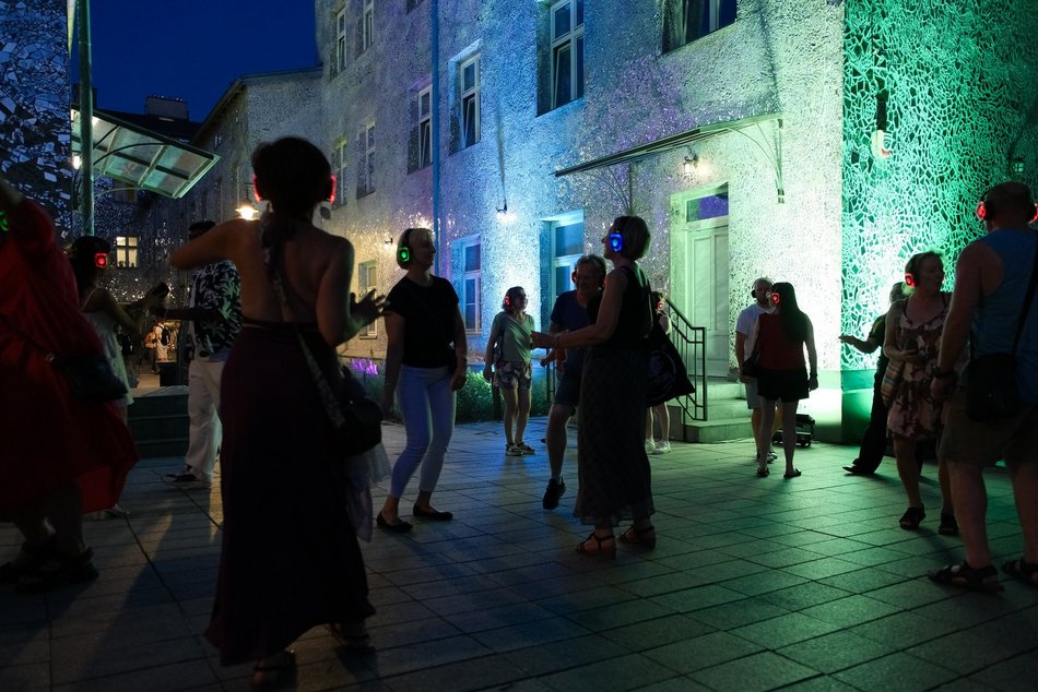 Łódź. Wakacje na Piotrkowskiej 2026 w Łodzi. Silent disco opanowało centrum!