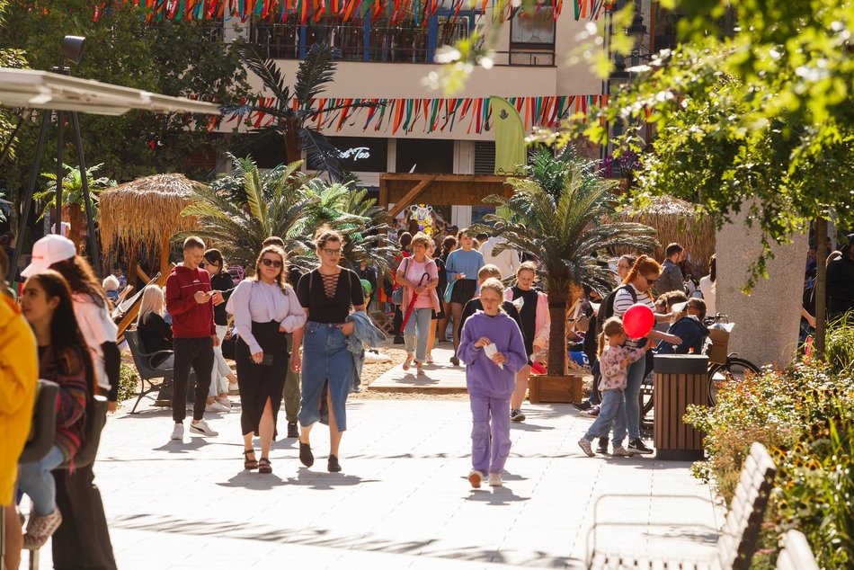 Łódź. Strefa mBank w pasażu Schillera podczas 602. Urodzin Łodzi