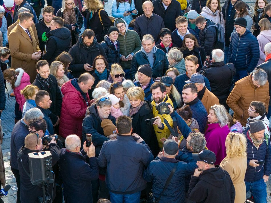 Odsłonięcie pomnika na placu Wolności