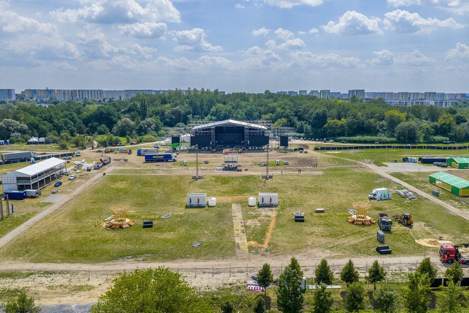 Łodź Summer Festival 2025. Zobacz, jak powstaje festiwalowe miasteczko