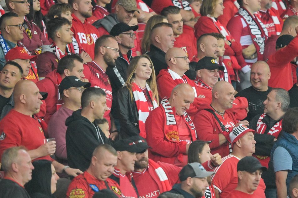 Kibice Widzewa Łódź z Pogonią Szczecin. Byłeś/aś tam? Znajdź się w galerii!