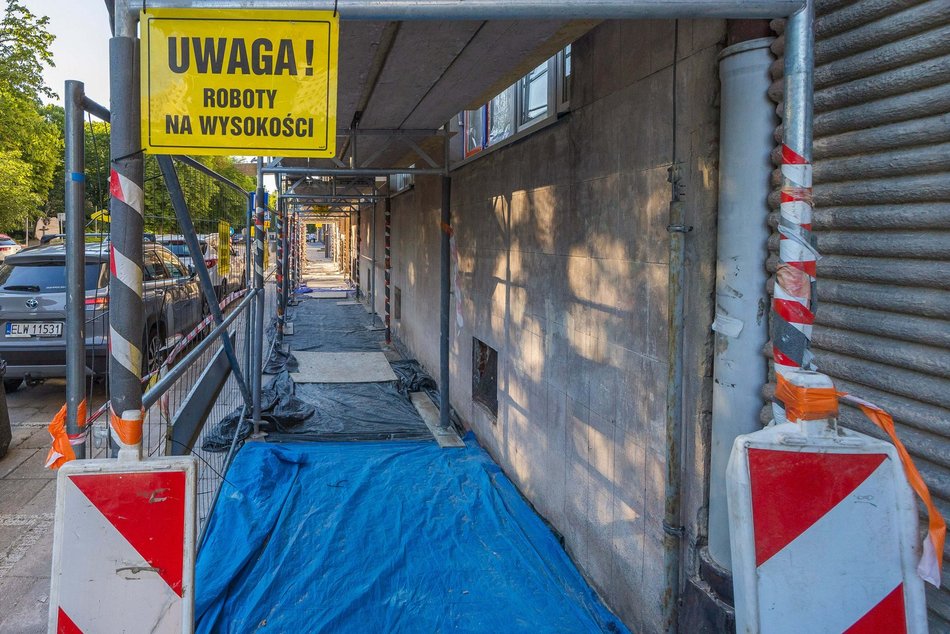 Perełka modernizmu przy Anstadta do remontu. Skryła się już właśnie za rusztowaniami