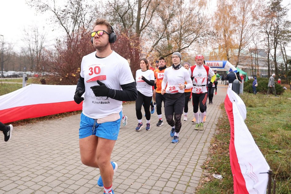 Bieg Niepodległościowa 5 w parku Na Zdrowiu w Łodzi. Odszukaj się w galerii!