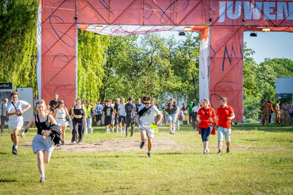 Łódź. Tłumy na Juwenaliach 2026 w Łodzi. Byłeś/aś pierwszego dnia? Znajdź się na zdjęciach!