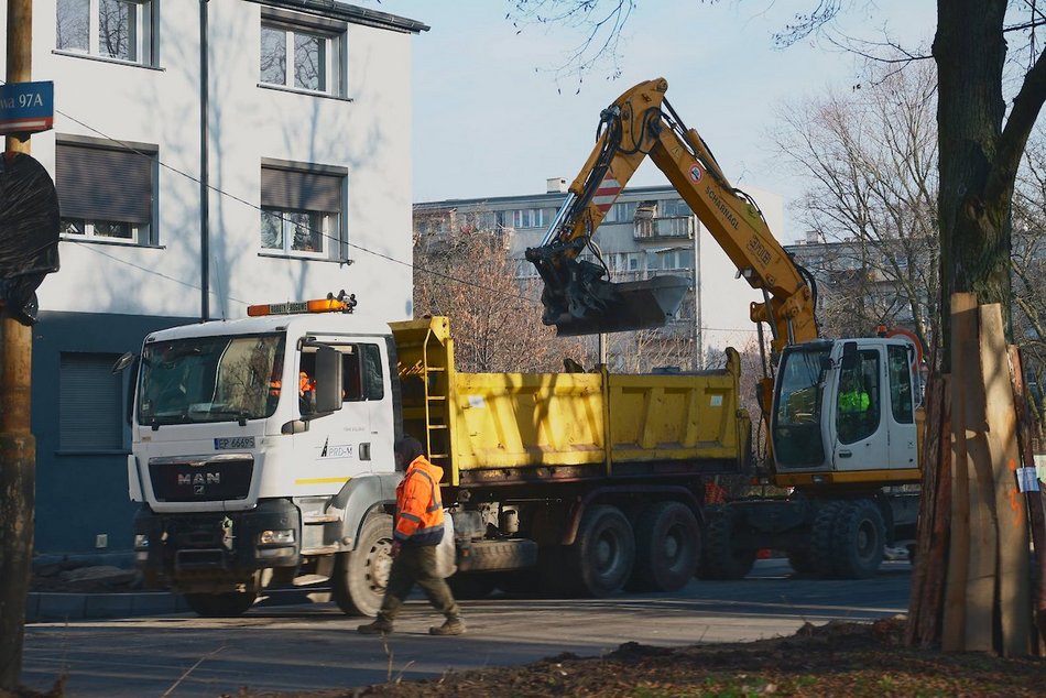 Łódź. Remont Łanowej w Łodzi. Jest już nowa jezdnia, trwają prace brukarskie