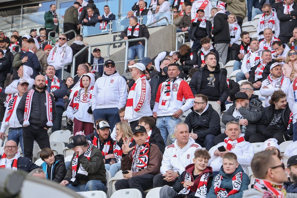 Łódź. Kibice na meczu ŁKS Łódź z Ruchem Chorzów. Byłeś/aś? Znajdź się w galerii!